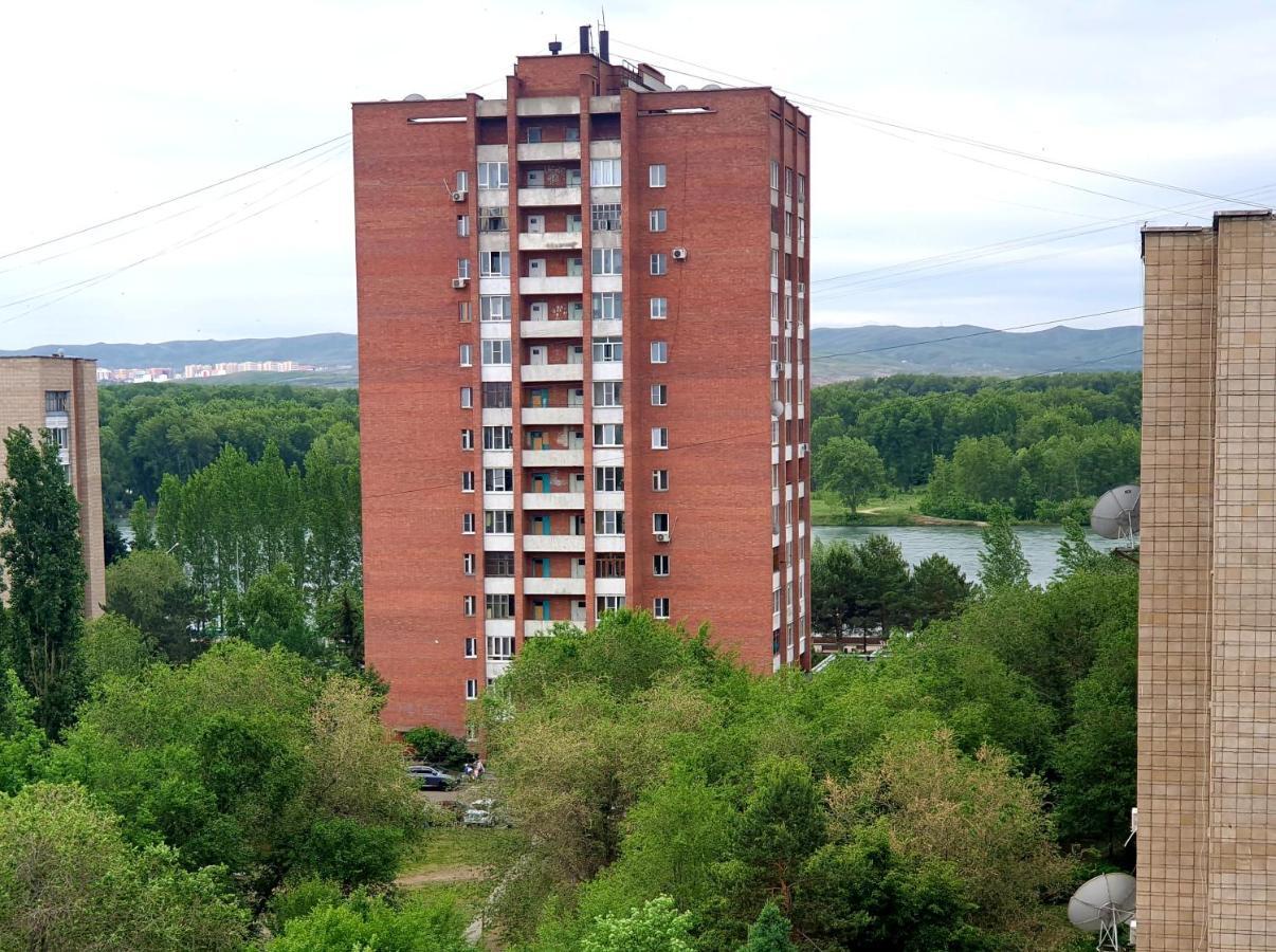 Apartment На Стрелке С Красивым Видом На Иртыш Ustʼ-Kamenogorsk Dış mekan fotoğraf